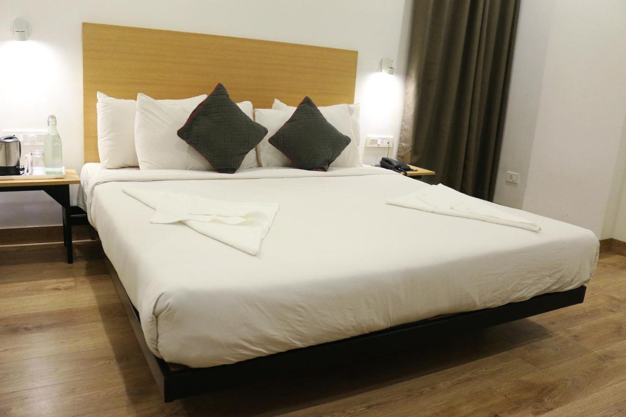Sm Hives Hotel Бхубанешвар Екстериор снимка